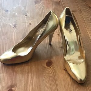 Gold Michael Kors pumps